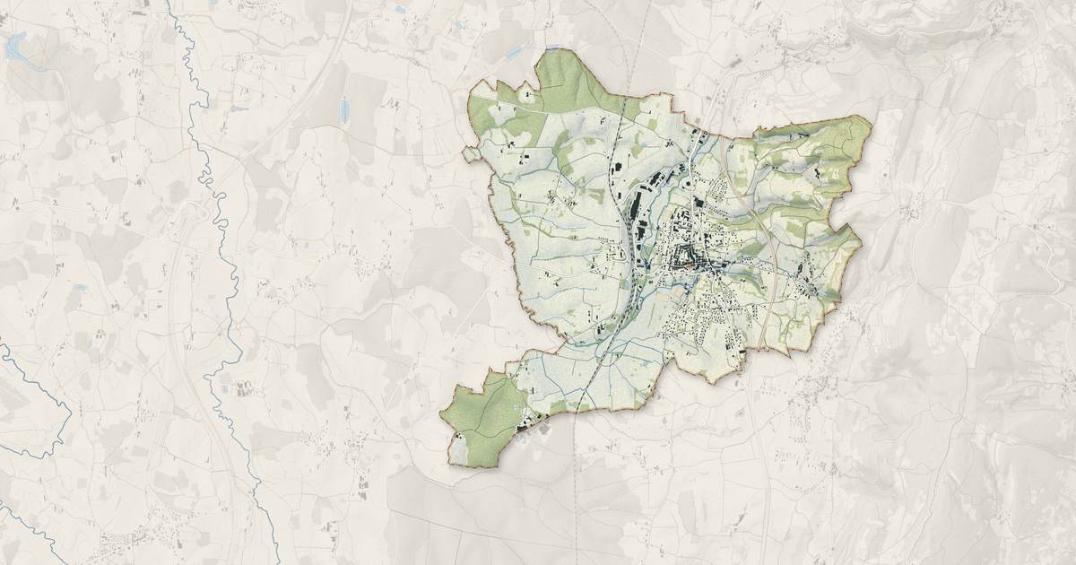Portrait cartographique de Saint-Amour : relief, eau, forêts, bâti et voies, calculés à partir des données de l'IGN
