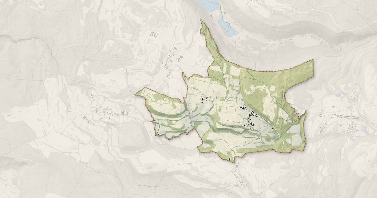 Portrait cartographique de Saugeot : relief, eau, forêts, bâti et voies, calculés à partir des données de l'IGN