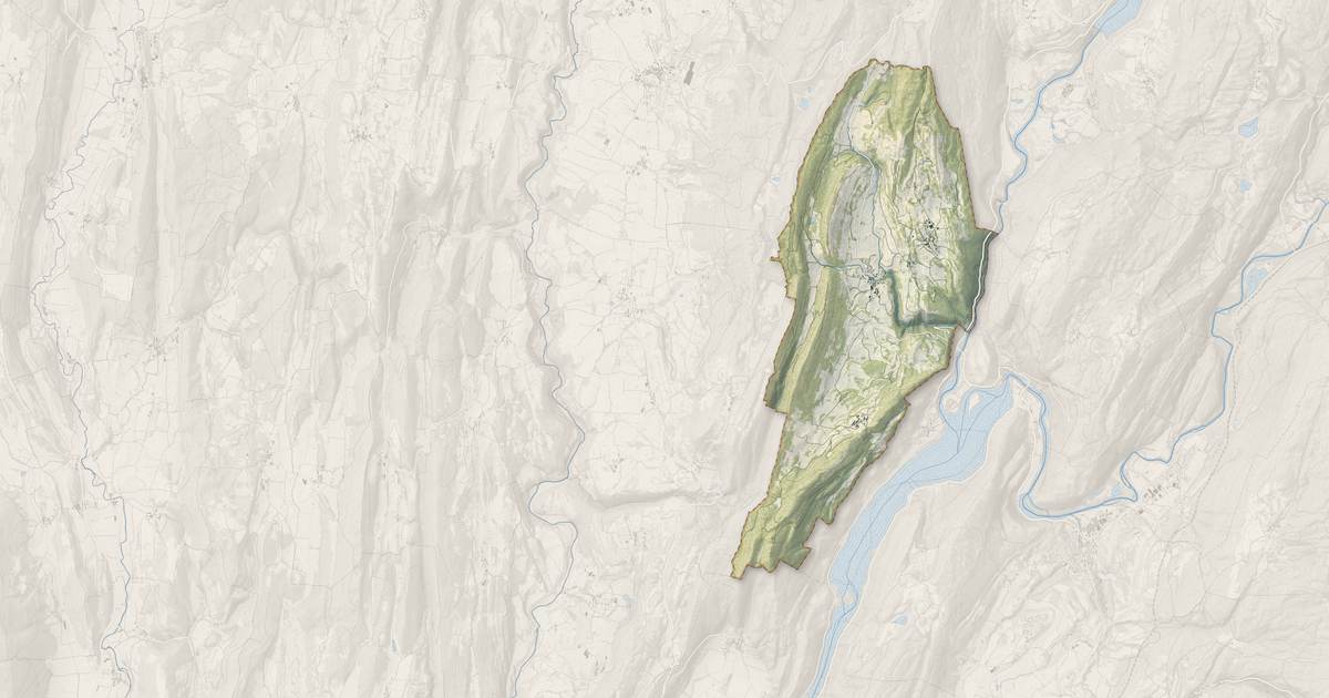 Portrait cartographique de Vescles : relief, eau, forêts, bâti et voies, calculés à partir des données de l'IGN