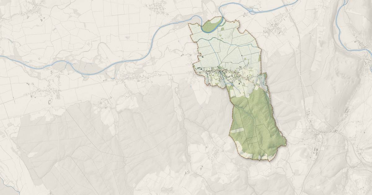 Portrait cartographique de Villers-Farlay : relief, eau, forêts, bâti et voies, calculés à partir des données de l'IGN