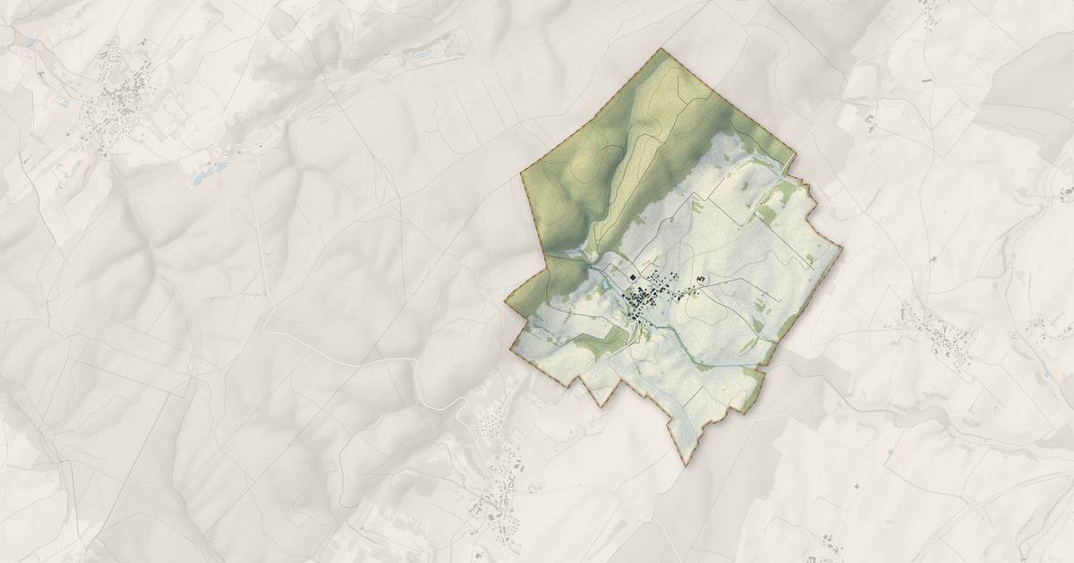 Portrait cartographique de Vriange : relief, eau, forêts, bâti et voies, calculés à partir des données de l'IGN
