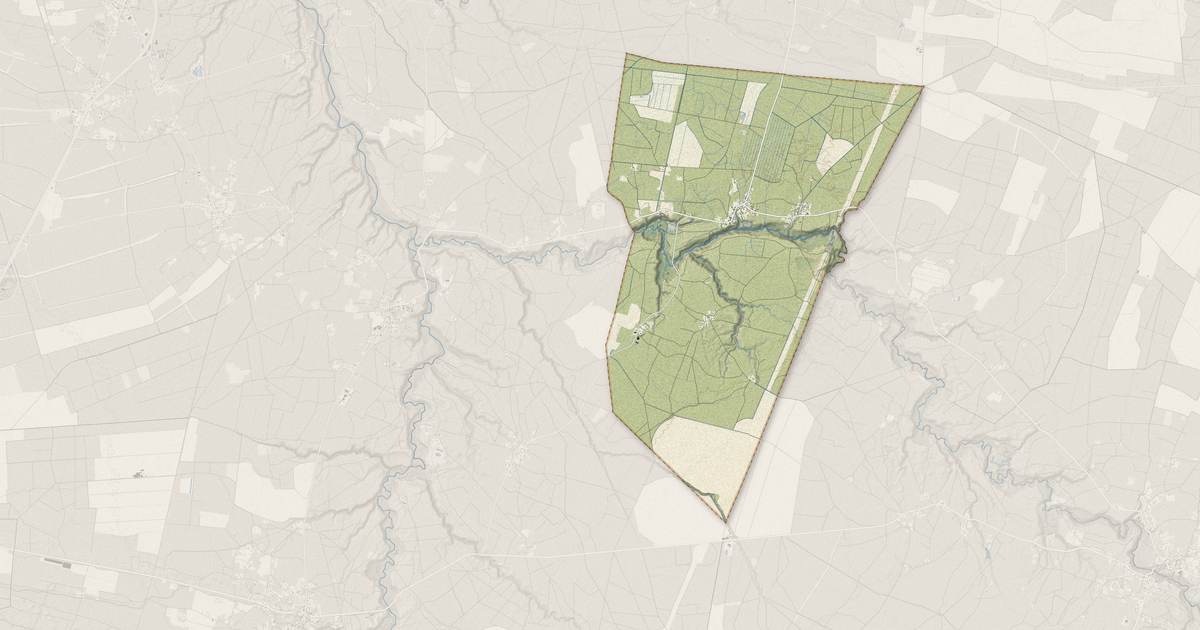 Portrait cartographique de Belhade : relief, eau, forêts, bâti et voies, calculés à partir des données de l'IGN
