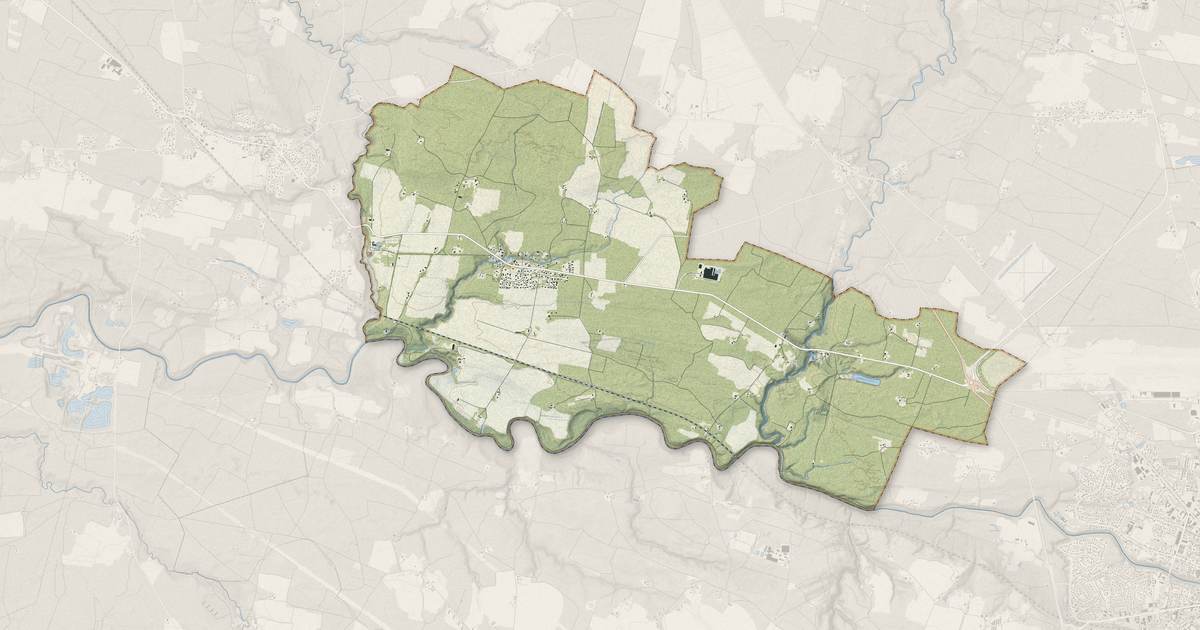 Portrait cartographique de Campet-et-Lamolère : relief, eau, forêts, bâti et voies, calculés à partir des données de l'IGN