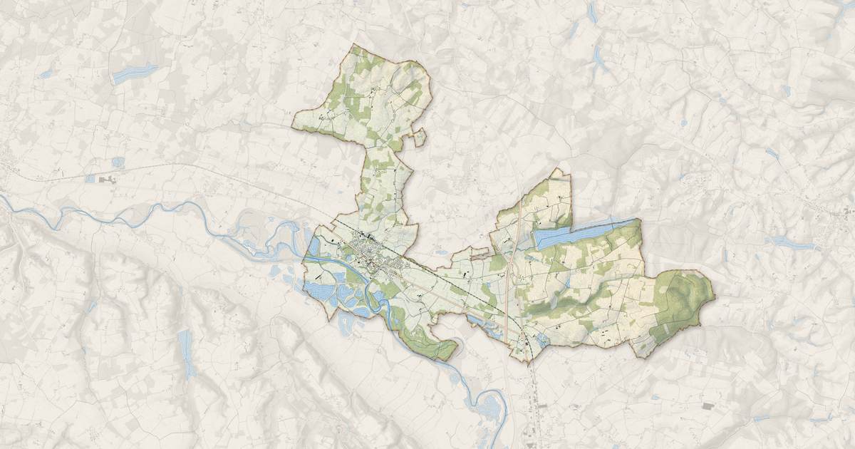 Portrait cartographique de Cazères-sur-l'Adour : relief, eau, forêts, bâti et voies, calculés à partir des données de l'IGN