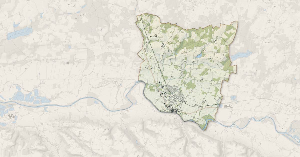 Portrait cartographique de Grenade-sur-l'Adour : relief, eau, forêts, bâti et voies, calculés à partir des données de l'IGN