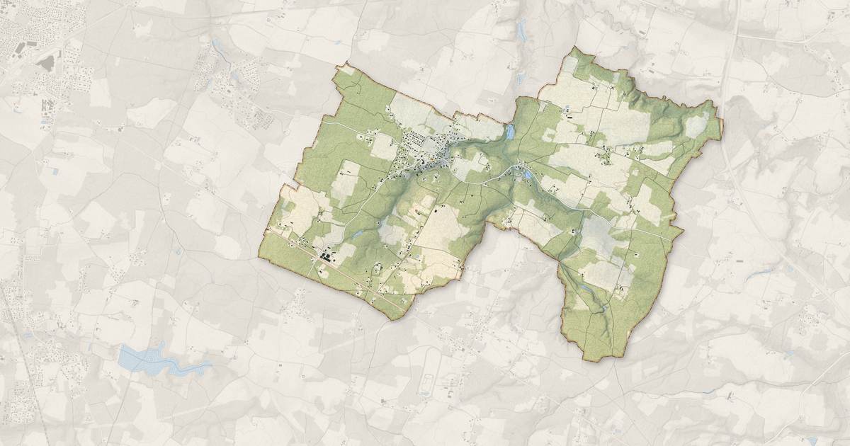 Portrait cartographique de Laglorieuse : relief, eau, forêts, bâti et voies, calculés à partir des données de l'IGN