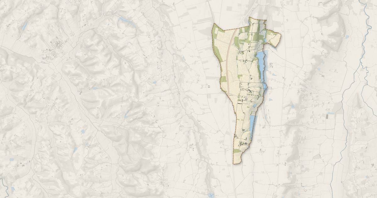 Portrait cartographique de Latrille : relief, eau, forêts, bâti et voies, calculés à partir des données de l'IGN