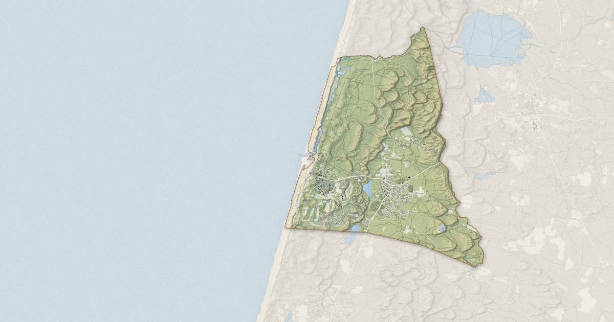 Portrait cartographique de Moliets-et-Maa : relief, eau, forêts, bâti et voies, calculés à partir des données de l'IGN