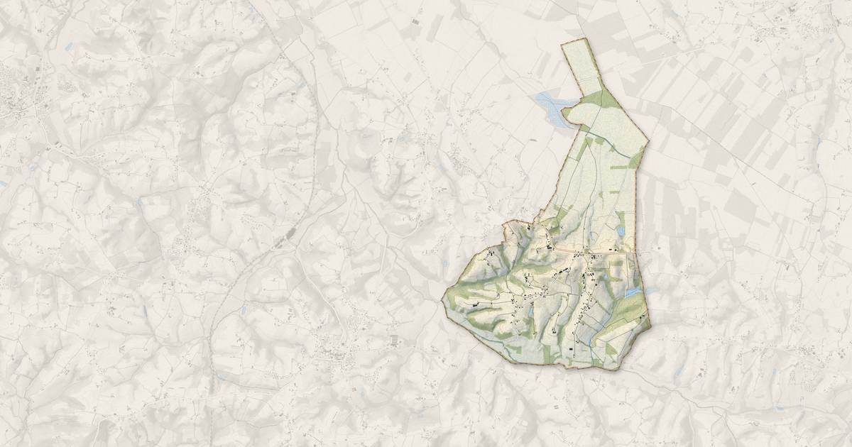 Portrait cartographique de Mouscardès : relief, eau, forêts, bâti et voies, calculés à partir des données de l'IGN