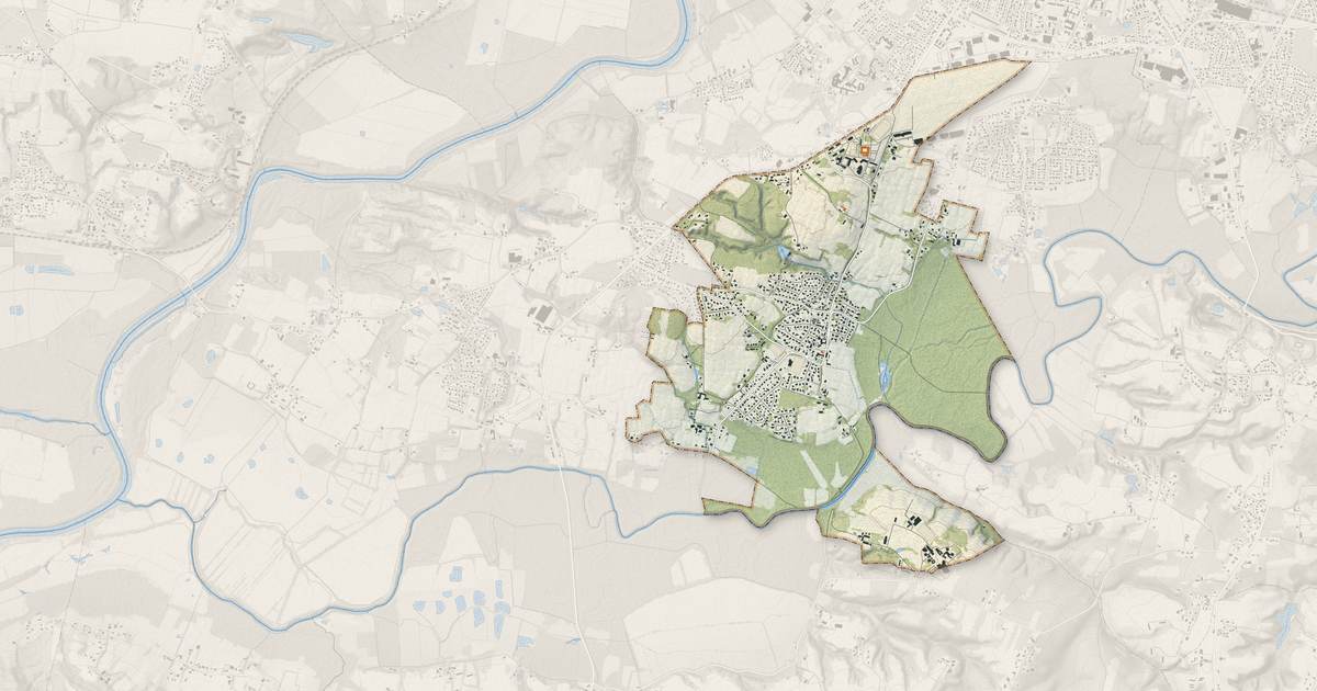 Portrait cartographique de Oeyreluy : relief, eau, forêts, bâti et voies, calculés à partir des données de l'IGN