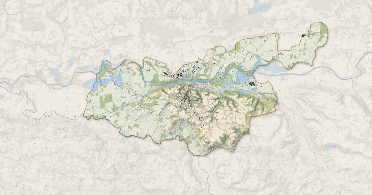 Portrait cartographique de Saint-Sever : relief, eau, forêts, bâti et voies, calculés à partir des données de l'IGN