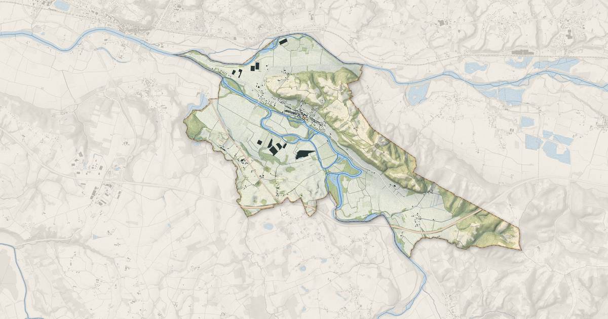 Portrait cartographique de Sorde-l'Abbaye : relief, eau, forêts, bâti et voies, calculés à partir des données de l'IGN