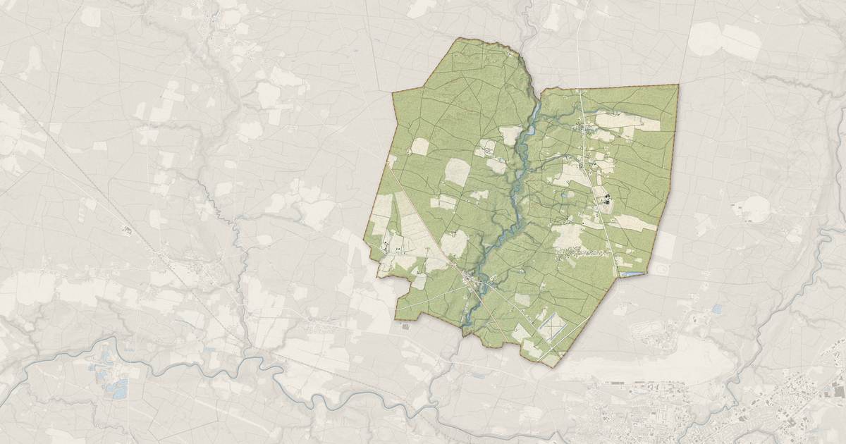 Portrait cartographique de Uchacq-et-Parentis : relief, eau, forêts, bâti et voies, calculés à partir des données de l'IGN