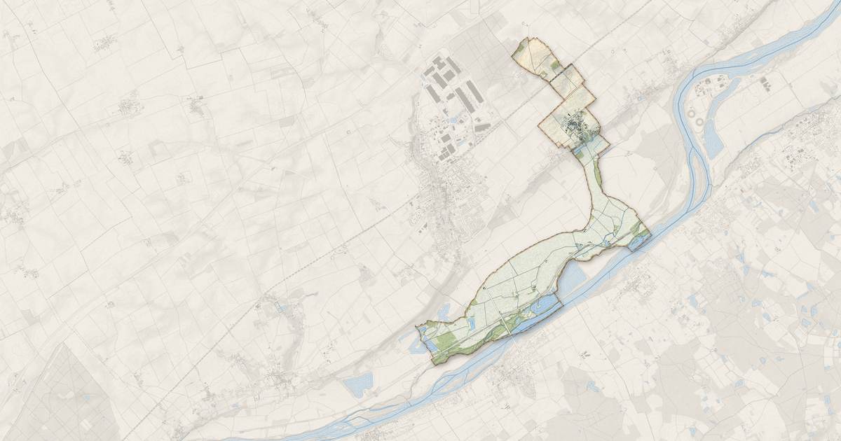 Portrait cartographique de Courbouzon : relief, eau, forêts, bâti et voies, calculés à partir des données de l'IGN