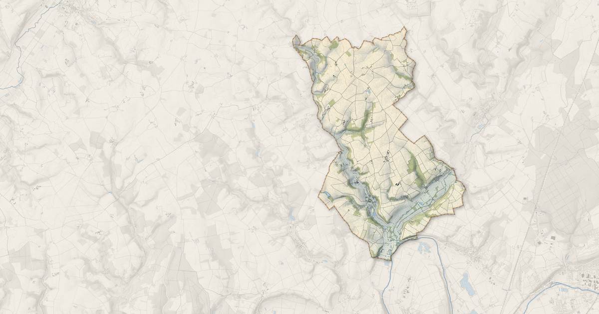 Portrait cartographique de Mazangé : relief, eau, forêts, bâti et voies, calculés à partir des données de l'IGN