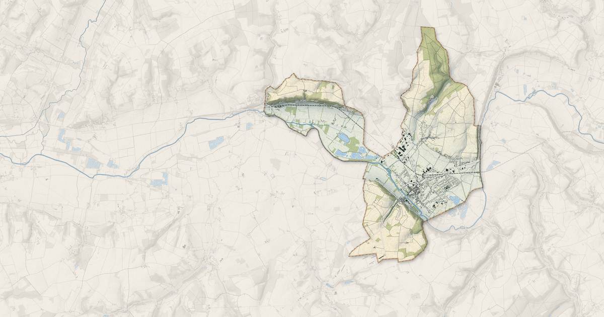Portrait cartographique de Montoire-sur-le-Loir : relief, eau, forêts, bâti et voies, calculés à partir des données de l'IGN