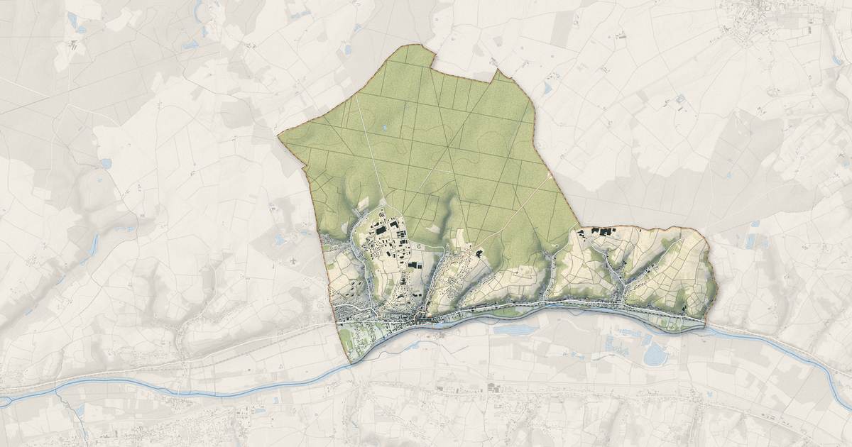 Portrait cartographique de Montrichard Val de Cher : relief, eau, forêts, bâti et voies, calculés à partir des données de l'IGN