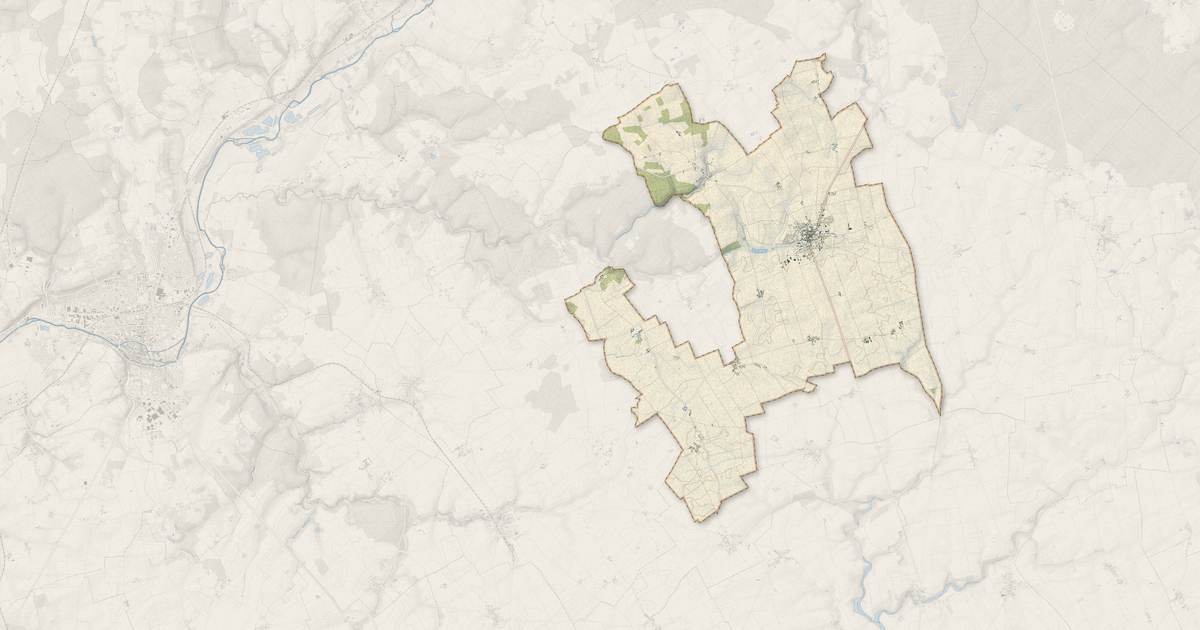 Portrait cartographique de Oucques La Nouvelle : relief, eau, forêts, bâti et voies, calculés à partir des données de l'IGN