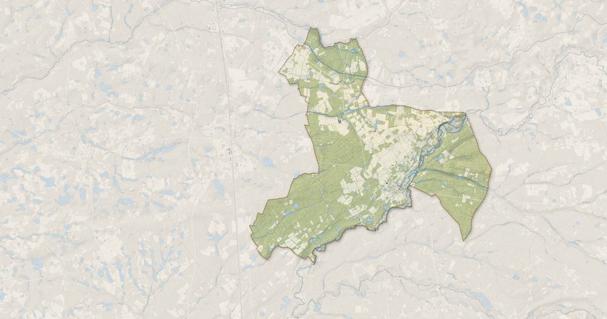 Portrait cartographique de Pierrefitte-sur-Sauldre : relief, eau, forêts, bâti et voies, calculés à partir des données de l'IGN