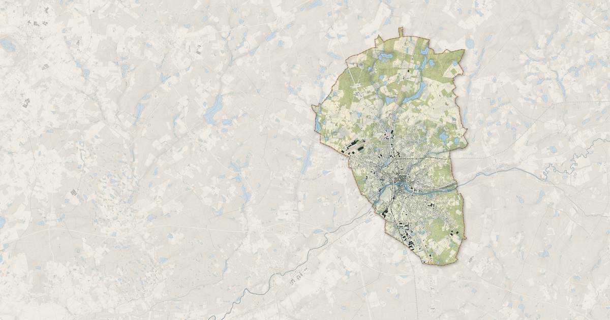 Portrait cartographique de Romorantin-Lanthenay : relief, eau, forêts, bâti et voies, calculés à partir des données de l'IGN