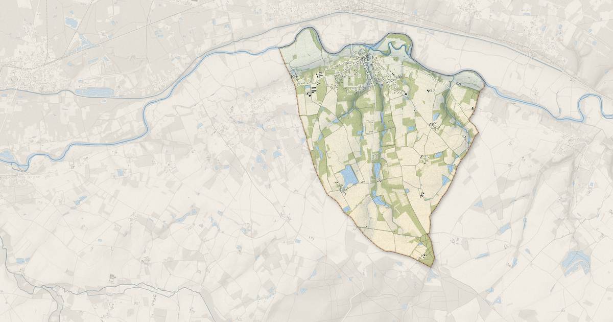 Portrait cartographique de Saint-Julien-sur-Cher : relief, eau, forêts, bâti et voies, calculés à partir des données de l'IGN