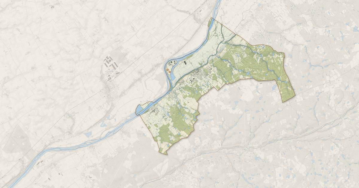 Portrait cartographique de Saint-Laurent-Nouan : relief, eau, forêts, bâti et voies, calculés à partir des données de l'IGN