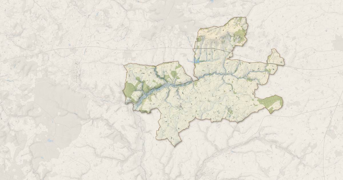 Portrait cartographique de Couëtron-au-Perche : relief, eau, forêts, bâti et voies, calculés à partir des données de l'IGN