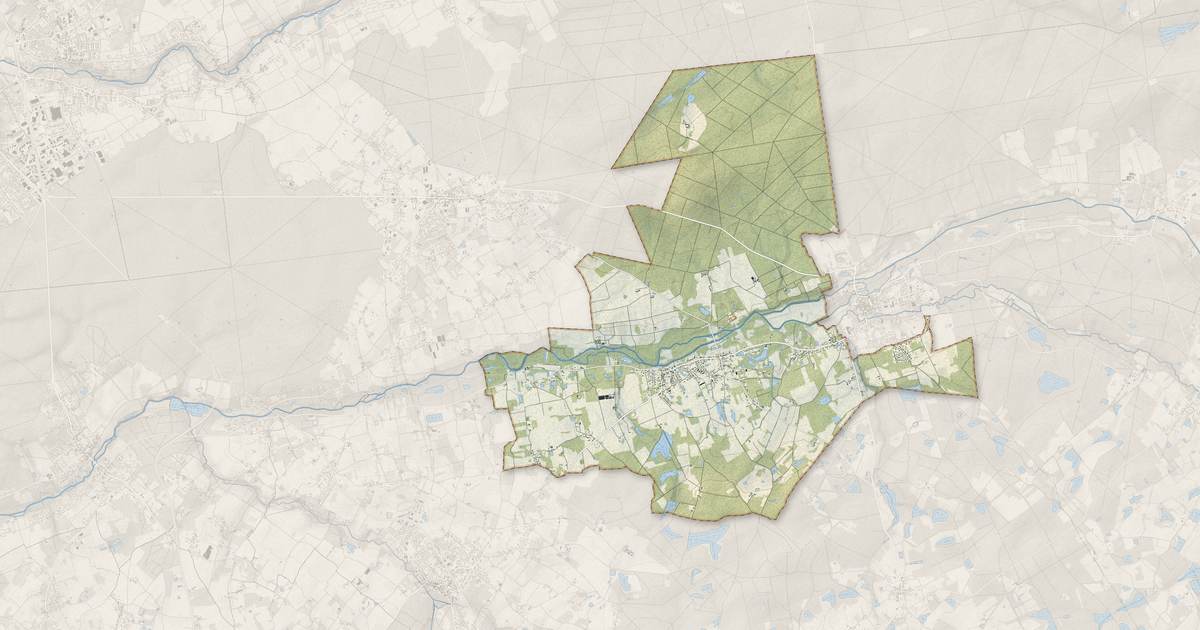 Portrait cartographique de Tour-en-Sologne : relief, eau, forêts, bâti et voies, calculés à partir des données de l'IGN