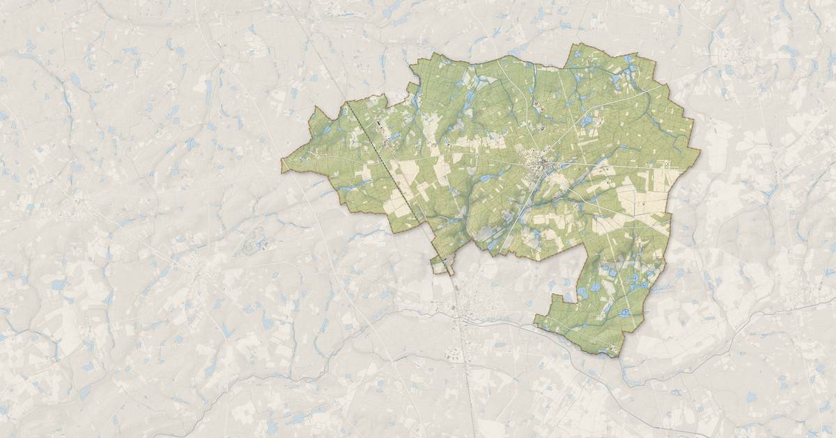 Portrait cartographique de Vouzon : relief, eau, forêts, bâti et voies, calculés à partir des données de l'IGN