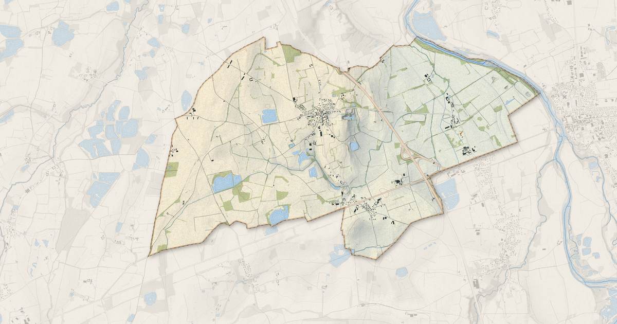 Portrait cartographique de Chalain-le-Comtal : relief, eau, forêts, bâti et voies, calculés à partir des données de l'IGN