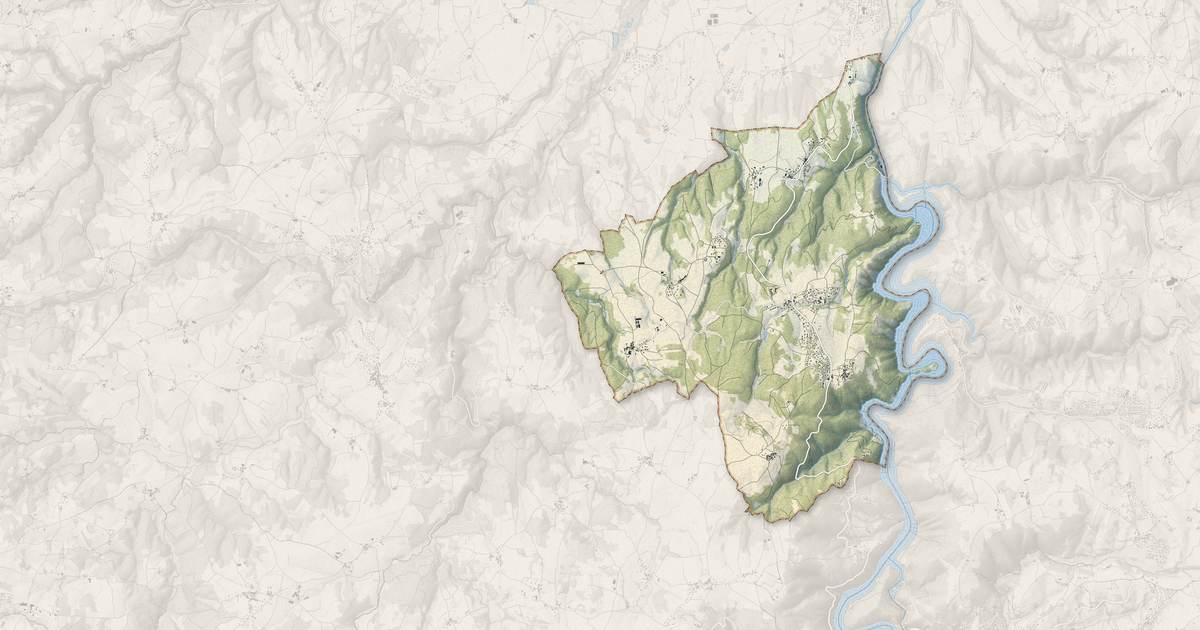 Portrait cartographique de Chambles : relief, eau, forêts, bâti et voies, calculés à partir des données de l'IGN