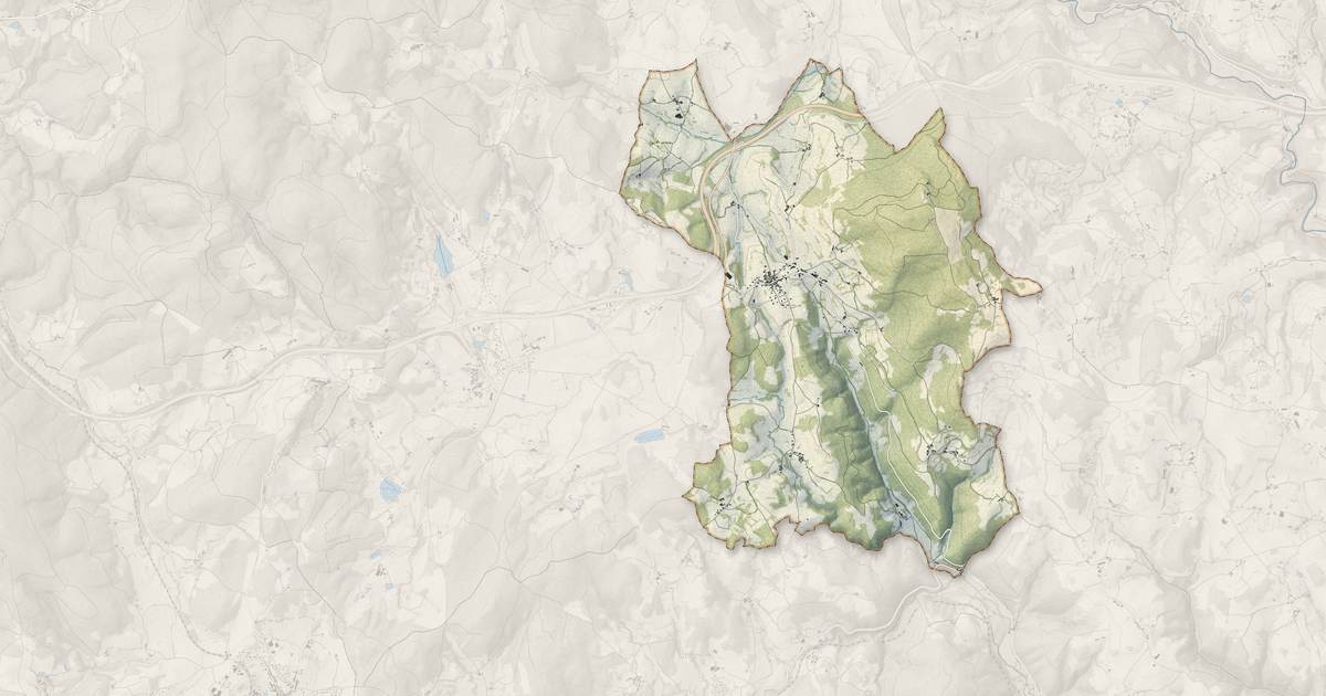Portrait cartographique de Champoly : relief, eau, forêts, bâti et voies, calculés à partir des données de l'IGN