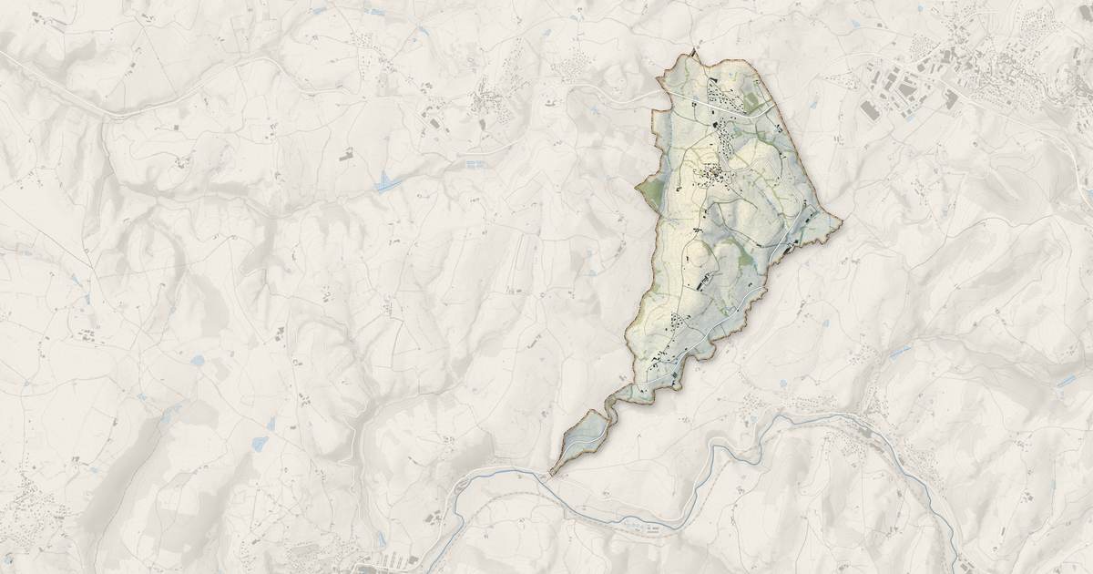 Portrait cartographique de Combre : relief, eau, forêts, bâti et voies, calculés à partir des données de l'IGN