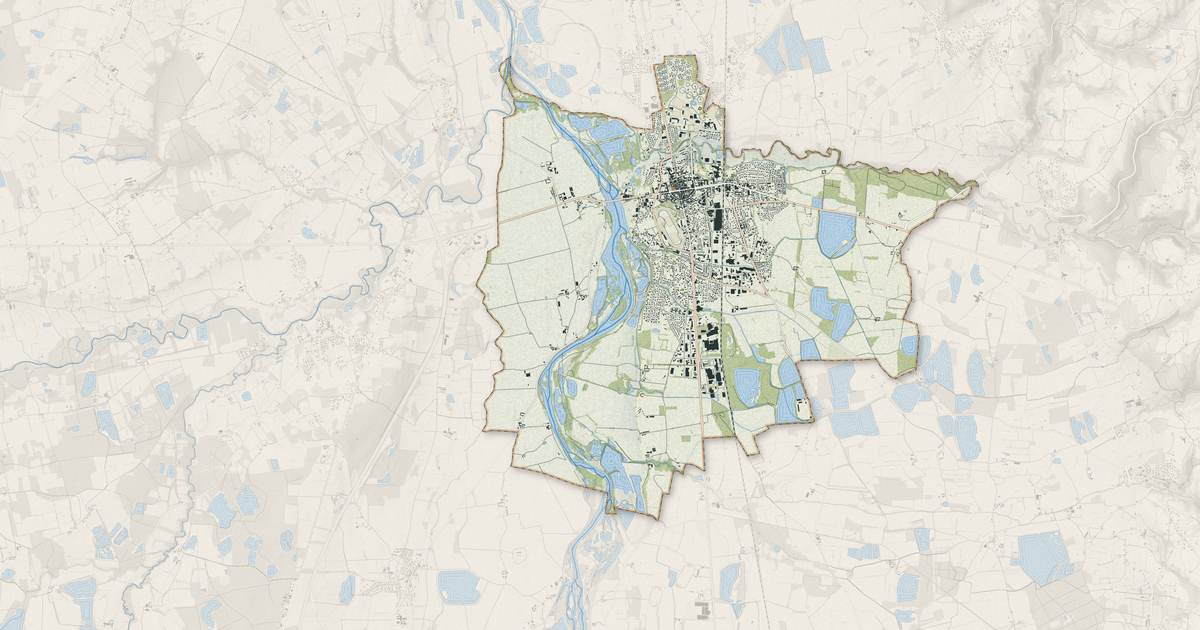 Portrait cartographique de Feurs : relief, eau, forêts, bâti et voies, calculés à partir des données de l'IGN
