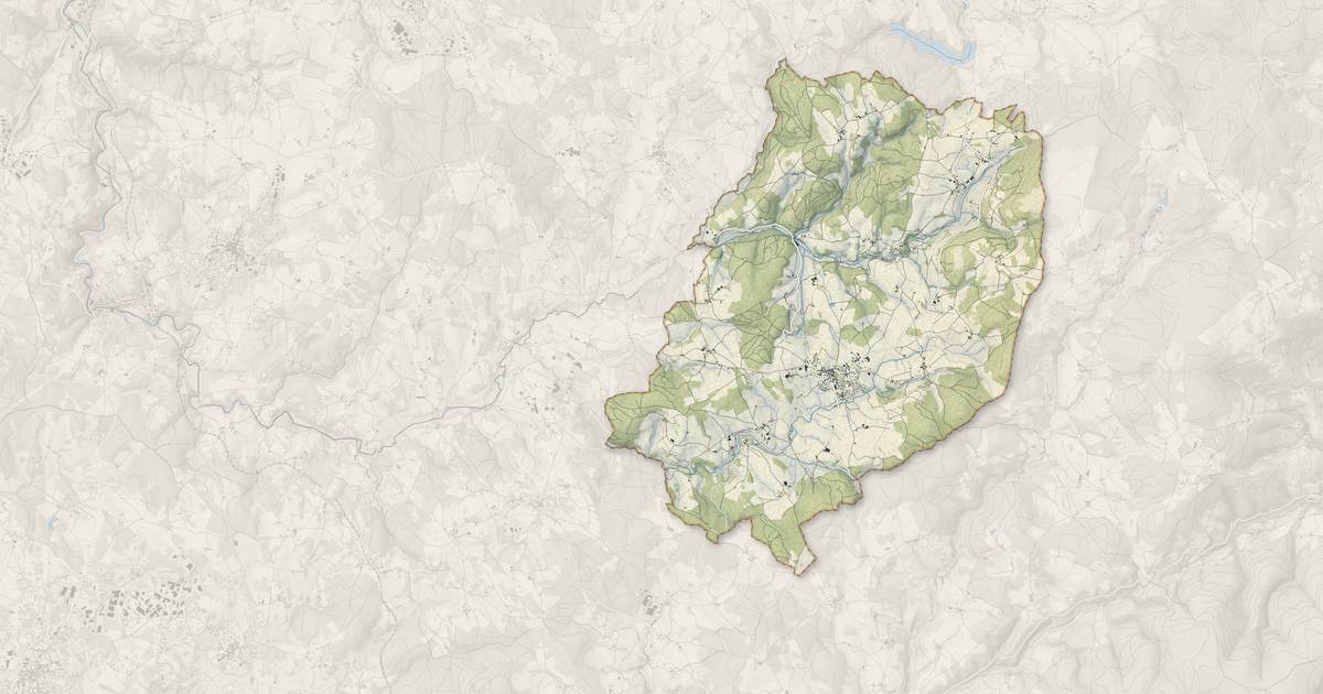 Portrait cartographique de Marlhes : relief, eau, forêts, bâti et voies, calculés à partir des données de l'IGN