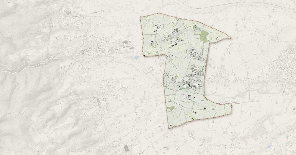 Portrait cartographique de Pouilly-les-Nonains : relief, eau, forêts, bâti et voies, calculés à partir des données de l'IGN