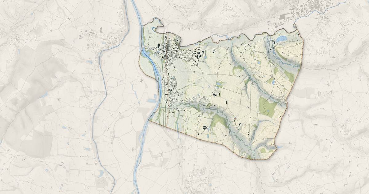 Portrait cartographique de Pouilly-sous-Charlieu : relief, eau, forêts, bâti et voies, calculés à partir des données de l'IGN