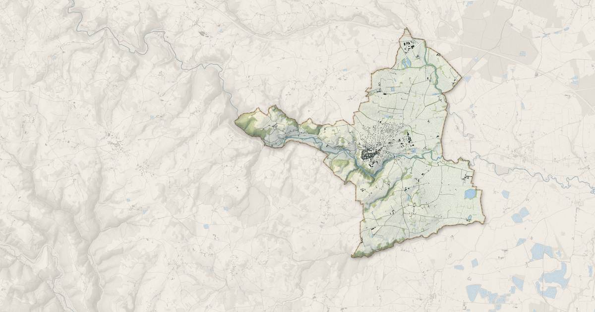 Portrait cartographique de Saint-Germain-Laval : relief, eau, forêts, bâti et voies, calculés à partir des données de l'IGN