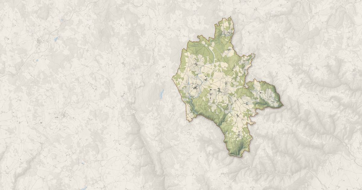 Portrait cartographique de Saint-Hilaire-Cusson-la-Valmitte : relief, eau, forêts, bâti et voies, calculés à partir des données de l'IGN