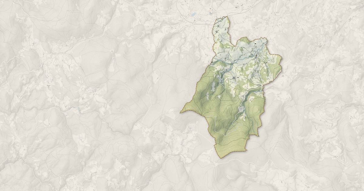 Portrait cartographique de Saint-Jean-la-Vêtre : relief, eau, forêts, bâti et voies, calculés à partir des données de l'IGN