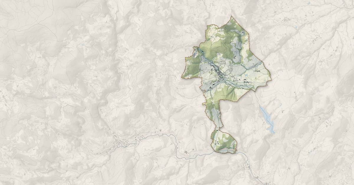 Portrait cartographique de Saint-Julien-Molin-Molette : relief, eau, forêts, bâti et voies, calculés à partir des données de l'IGN