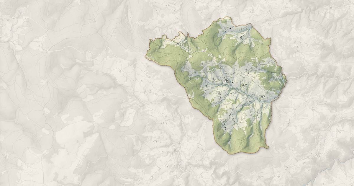 Portrait cartographique de Saint-Just-en-Bas : relief, eau, forêts, bâti et voies, calculés à partir des données de l'IGN