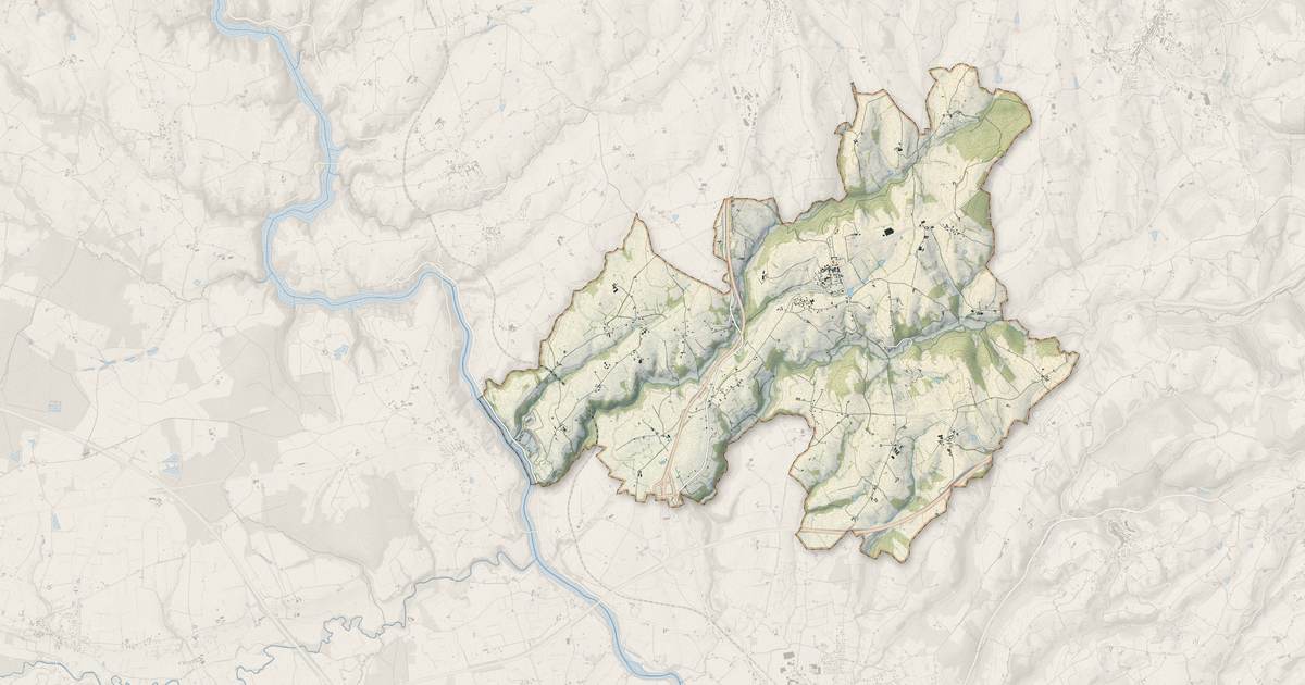 Portrait cartographique de Saint-Marcel-de-Félines : relief, eau, forêts, bâti et voies, calculés à partir des données de l'IGN