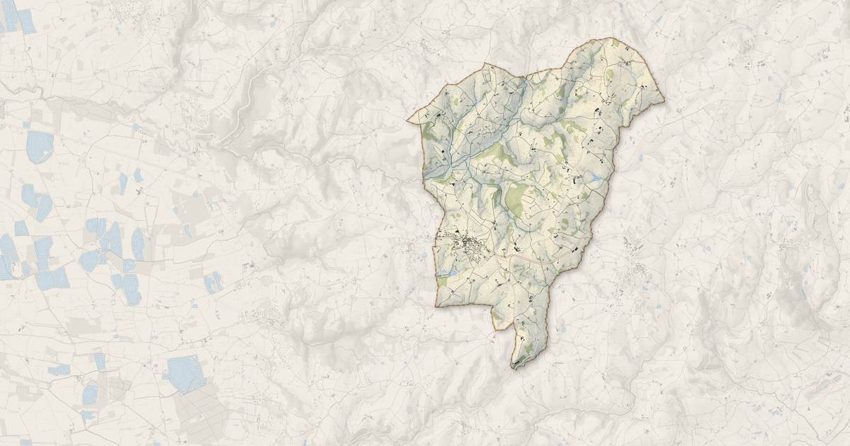 Portrait cartographique de Saint-Martin-Lestra : relief, eau, forêts, bâti et voies, calculés à partir des données de l'IGN