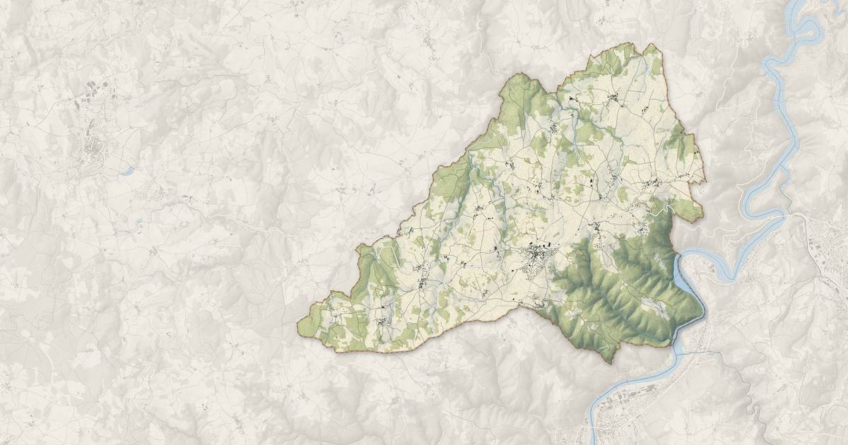 Portrait cartographique de Saint-Maurice-en-Gourgois : relief, eau, forêts, bâti et voies, calculés à partir des données de l'IGN