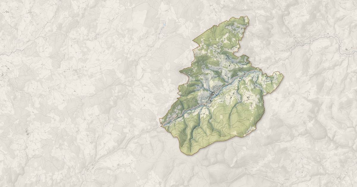 Portrait cartographique de Saint-Sauveur-en-Rue : relief, eau, forêts, bâti et voies, calculés à partir des données de l'IGN