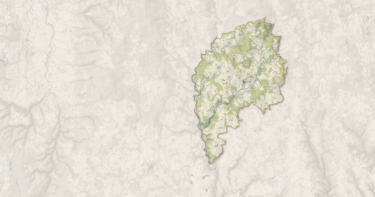 Portrait cartographique de Usson-en-Forez : relief, eau, forêts, bâti et voies, calculés à partir des données de l'IGN