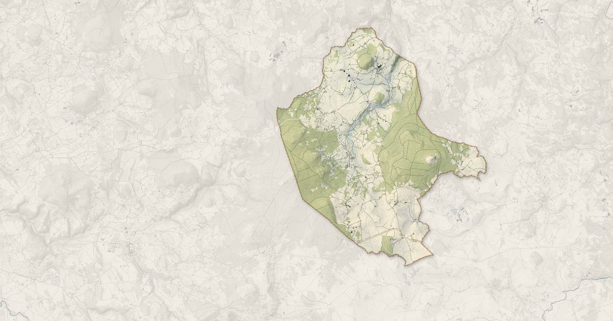 Portrait cartographique de Araules : relief, eau, forêts, bâti et voies, calculés à partir des données de l'IGN