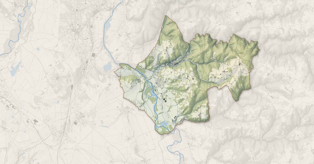 Portrait cartographique de Auzon : relief, eau, forêts, bâti et voies, calculés à partir des données de l'IGN