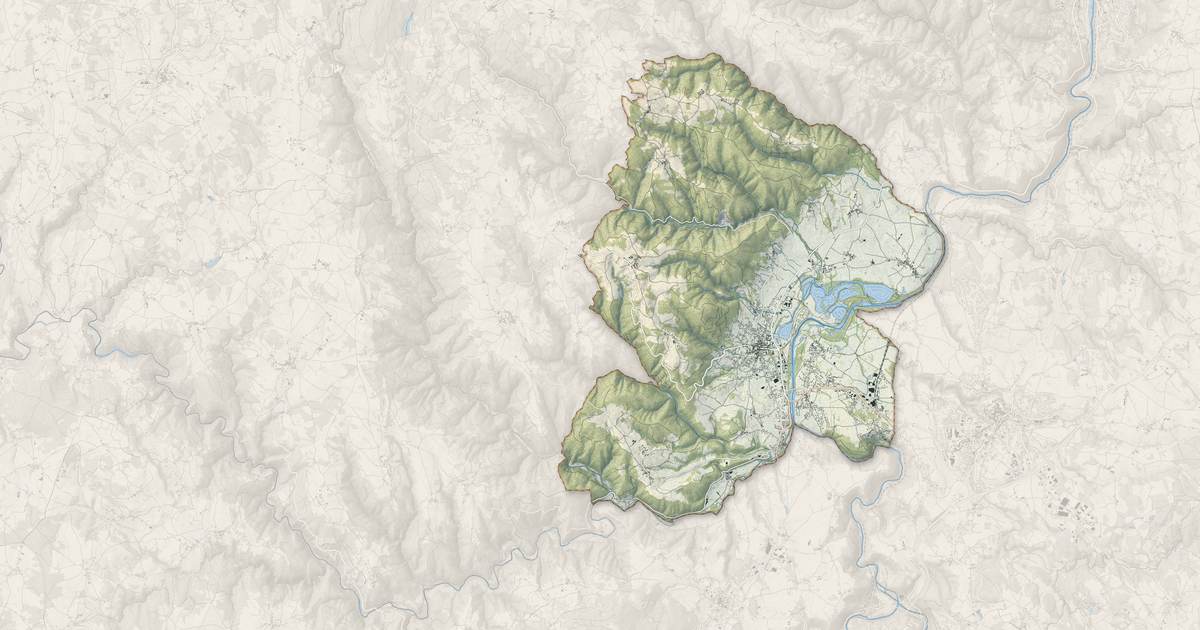 Portrait cartographique de Bas-en-Basset : relief, eau, forêts, bâti et voies, calculés à partir des données de l'IGN